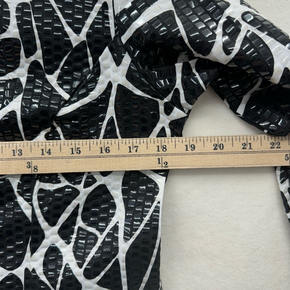 aDressing Woman Women’s Medium Black White Abstract Print Shimmering Jacket - Picture 5 of 7